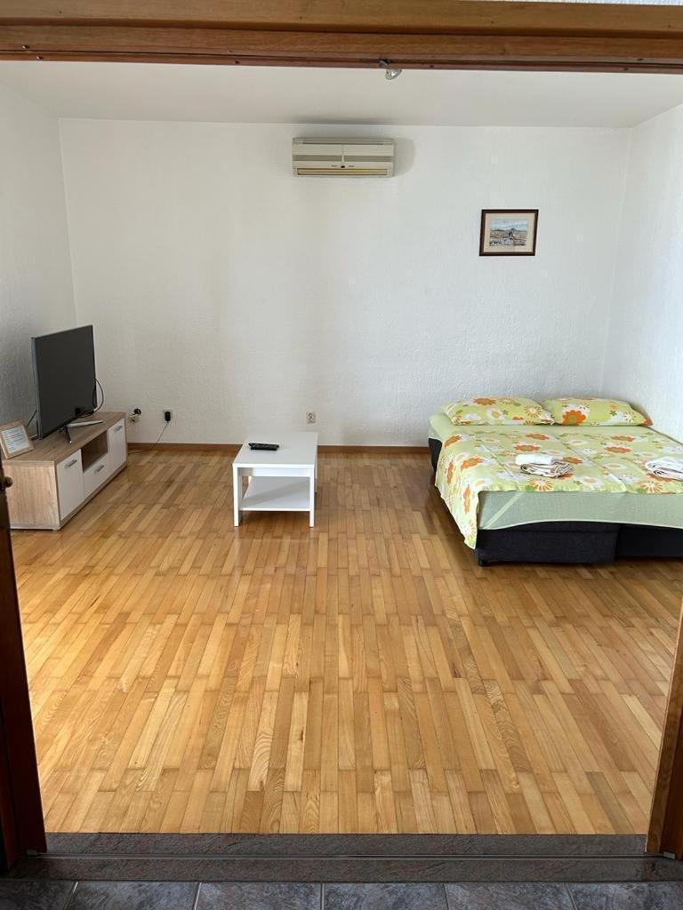 Apartments By The Sea Slatine, Ciovo - 1128 Εξωτερικό φωτογραφία